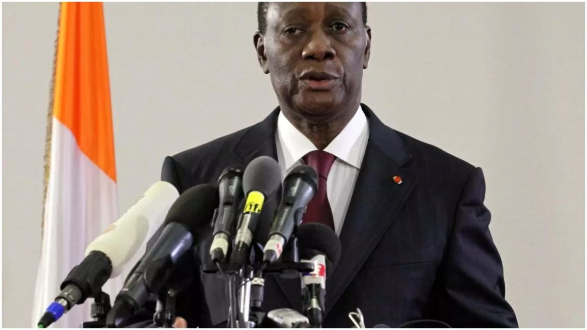 Le président-candidat Ouattara défend son bilan à Bouaké devant une foule en liesse