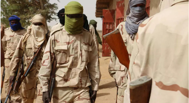 Mali: une centaine de jihadistes et prisonniers libérés par les autorités