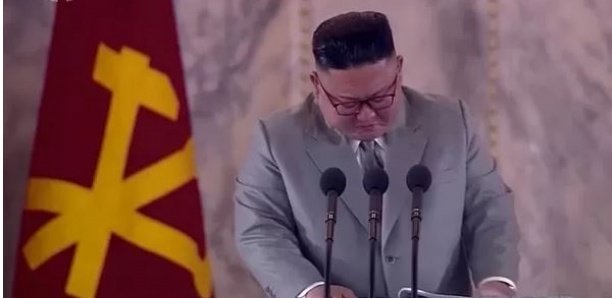 Les larmes de Kim Jong-Un en plein discours: “Je n’ai pas toujours été à la hauteur”