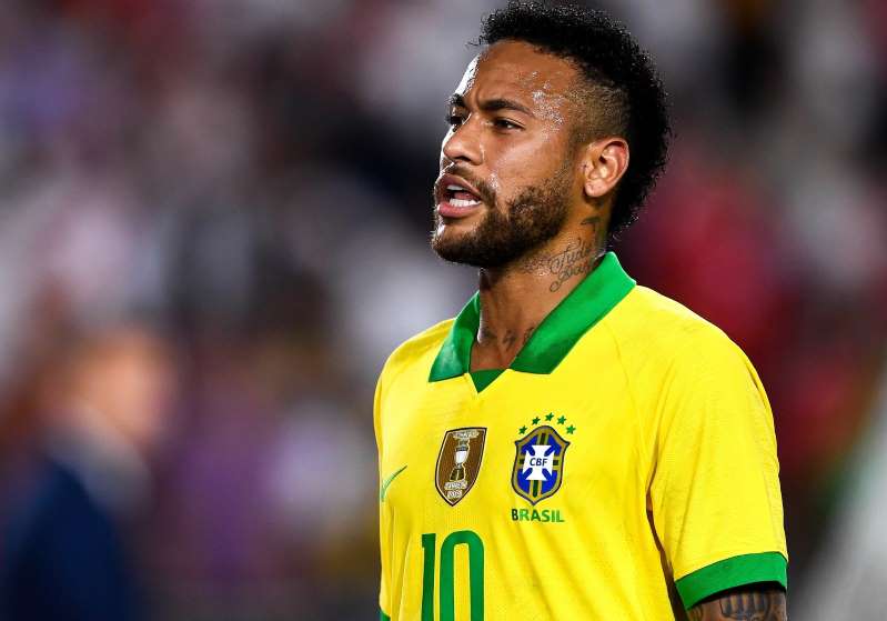 Brésil: douleurs au dos pour Neymar, incertain pour Brésil-Bolivie