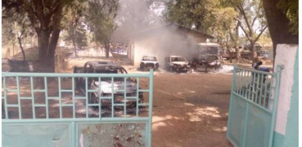 Sédhiou : Plusieurs véhicules et des services publics incendiés (IMAGES)