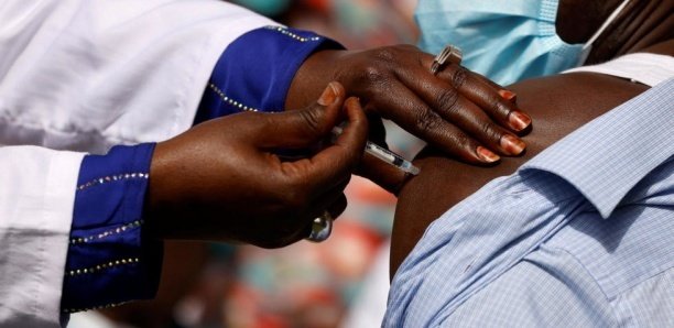 Un Sénégalais vacciné avec l’AstraZeneca pique une crise d’AVC
