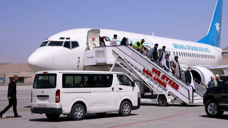 Afghanistan: les talibans appellent au retour des vols internationaux à Kaboul