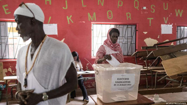 Législatives au Sénégal, chaque camp revendique la victoire