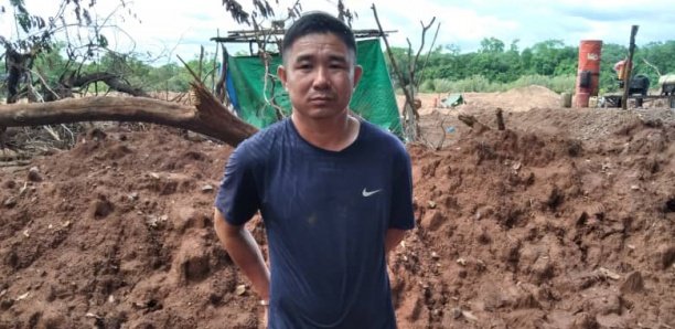 [Vidéo] Exploitation Clandestine D’or à Saraya : Un Vietnamien placé sous Mandat de Dépôt