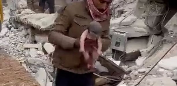 Un bébé naît sous les décombres du tremblement de terre en Syrie et se retrouve orphelin